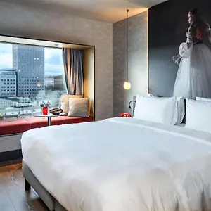 Radisson Red Hotel, 4* Vienne
